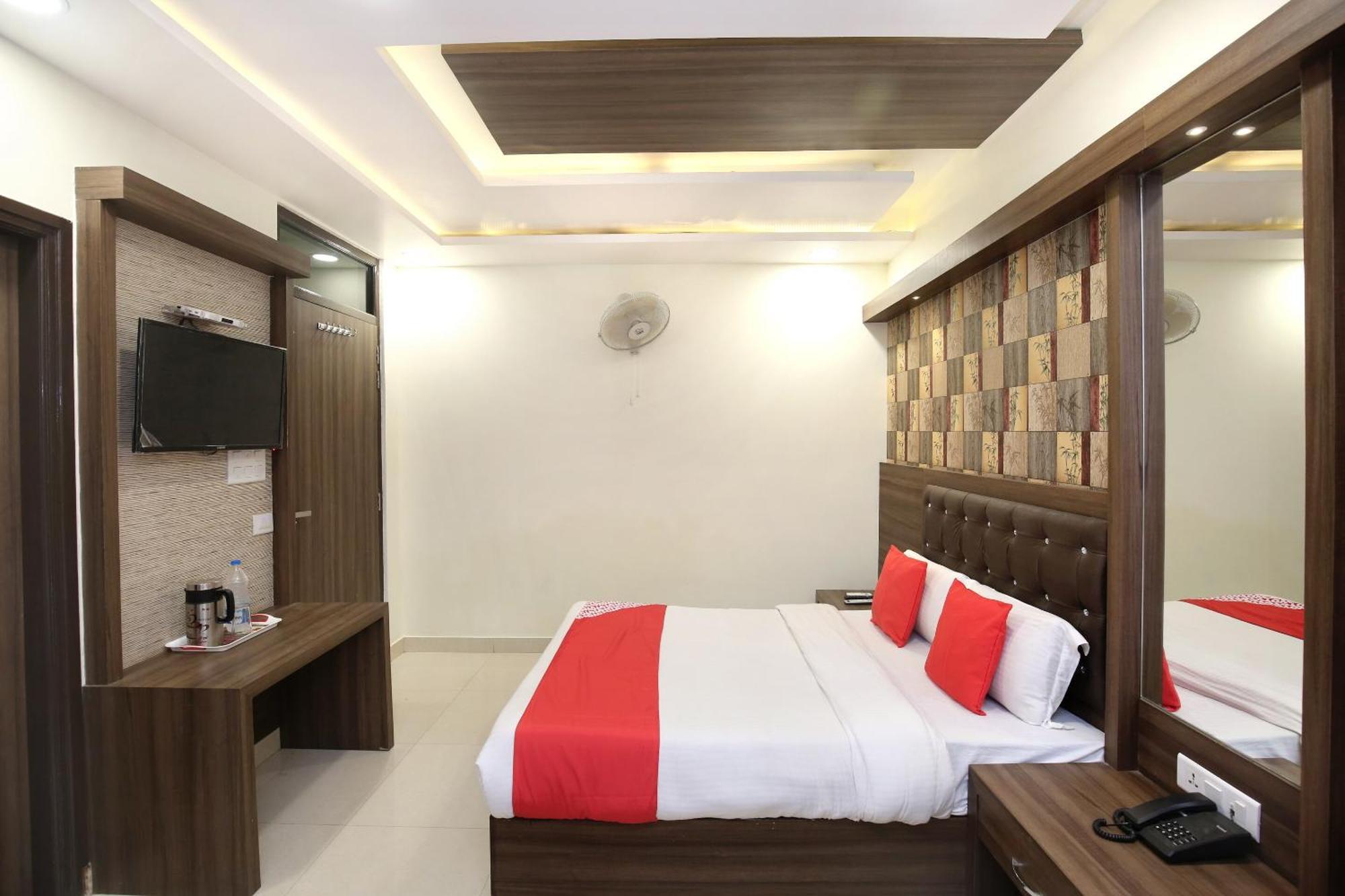 Oyo 17307 Hotel Kings Amritsar Exterior photo