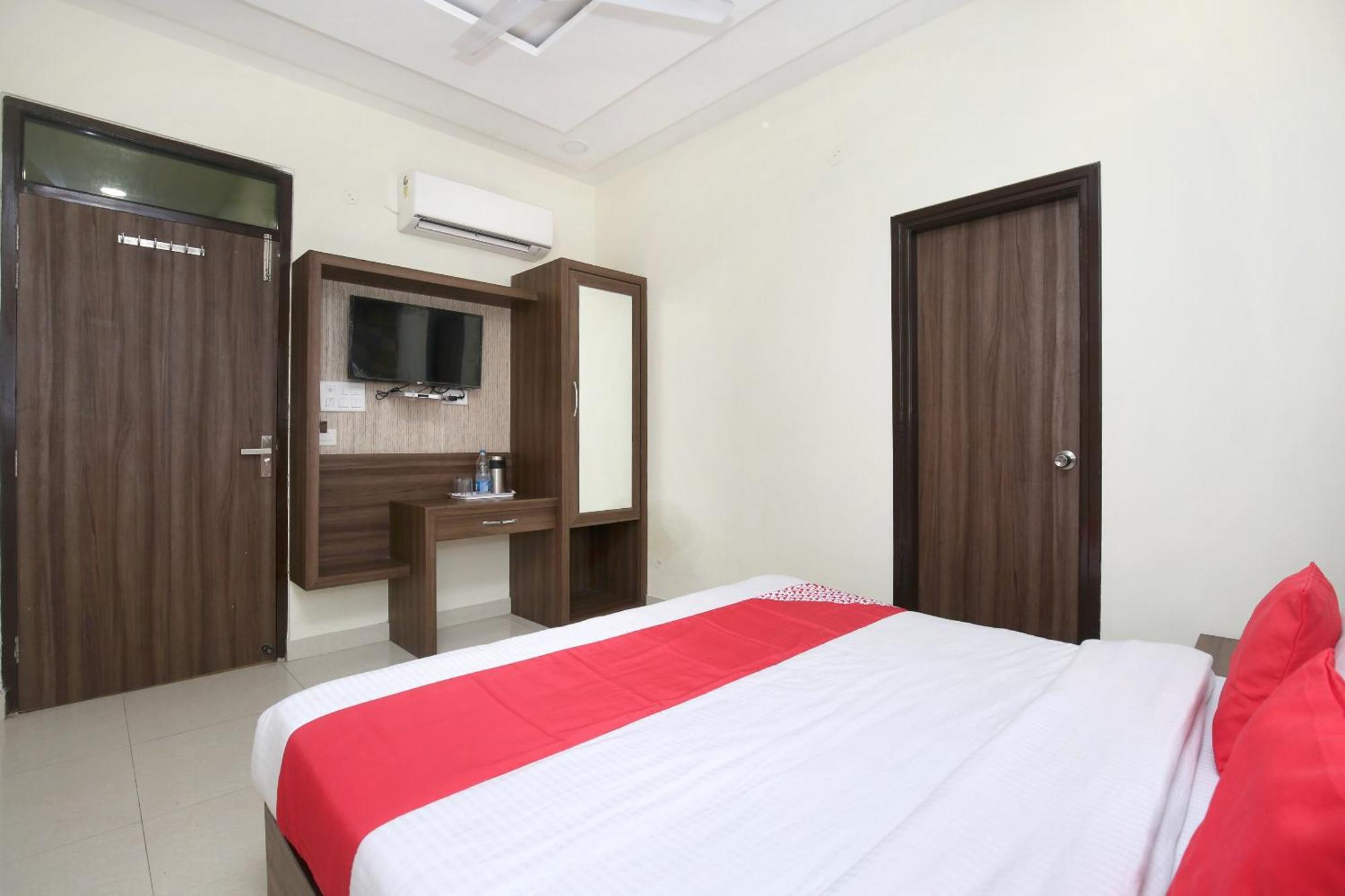 Oyo 17307 Hotel Kings Amritsar Exterior photo