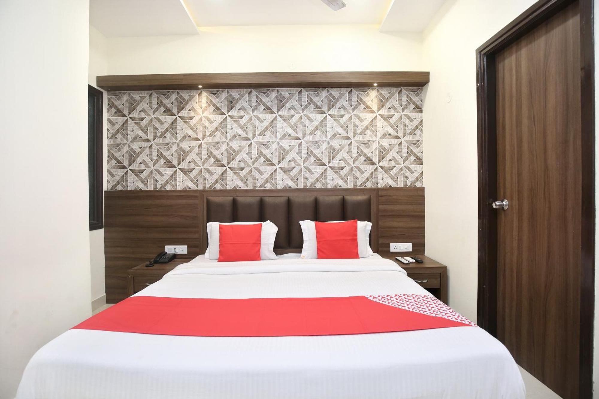 Oyo 17307 Hotel Kings Amritsar Exterior photo